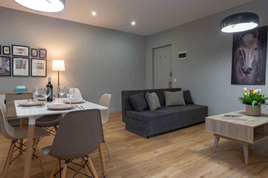 Modern, Quite 1-Bdr Apt 5 Min Walk To Acropolis เอเธนส์ ภายนอก รูปภาพ